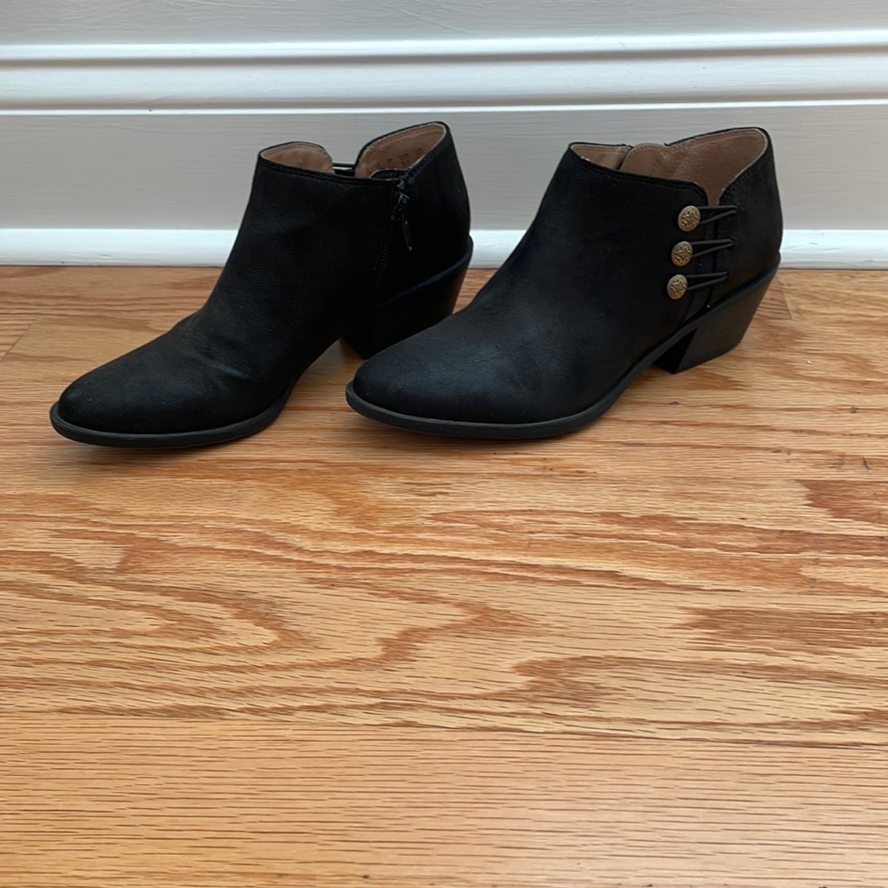 Women’s blackankle boots. Barely worn. Size 5.5